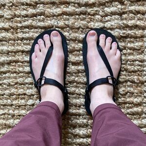 Barefoot Wokova Feather sandals